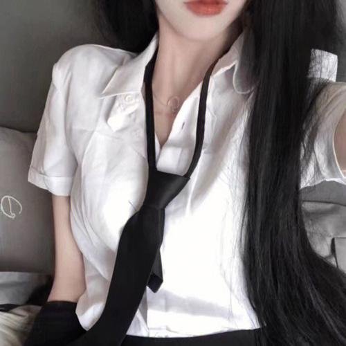 白莲花度假村第一季